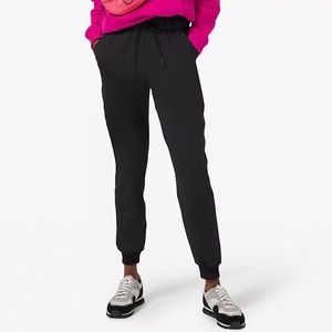 Lululemon On The Fly Jogger 28" Luxtreme